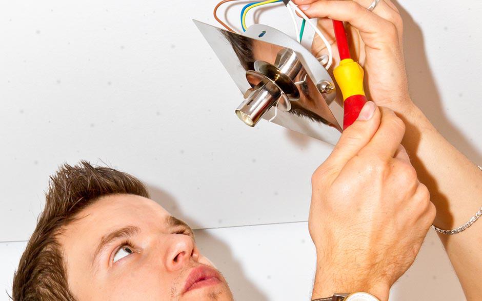 cherche électricien pas cher Paris 17